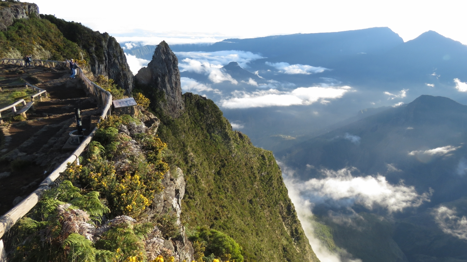 NGÀY 8: REUNION – MAUTIRIUS - DUBAI (Ăn sáng)