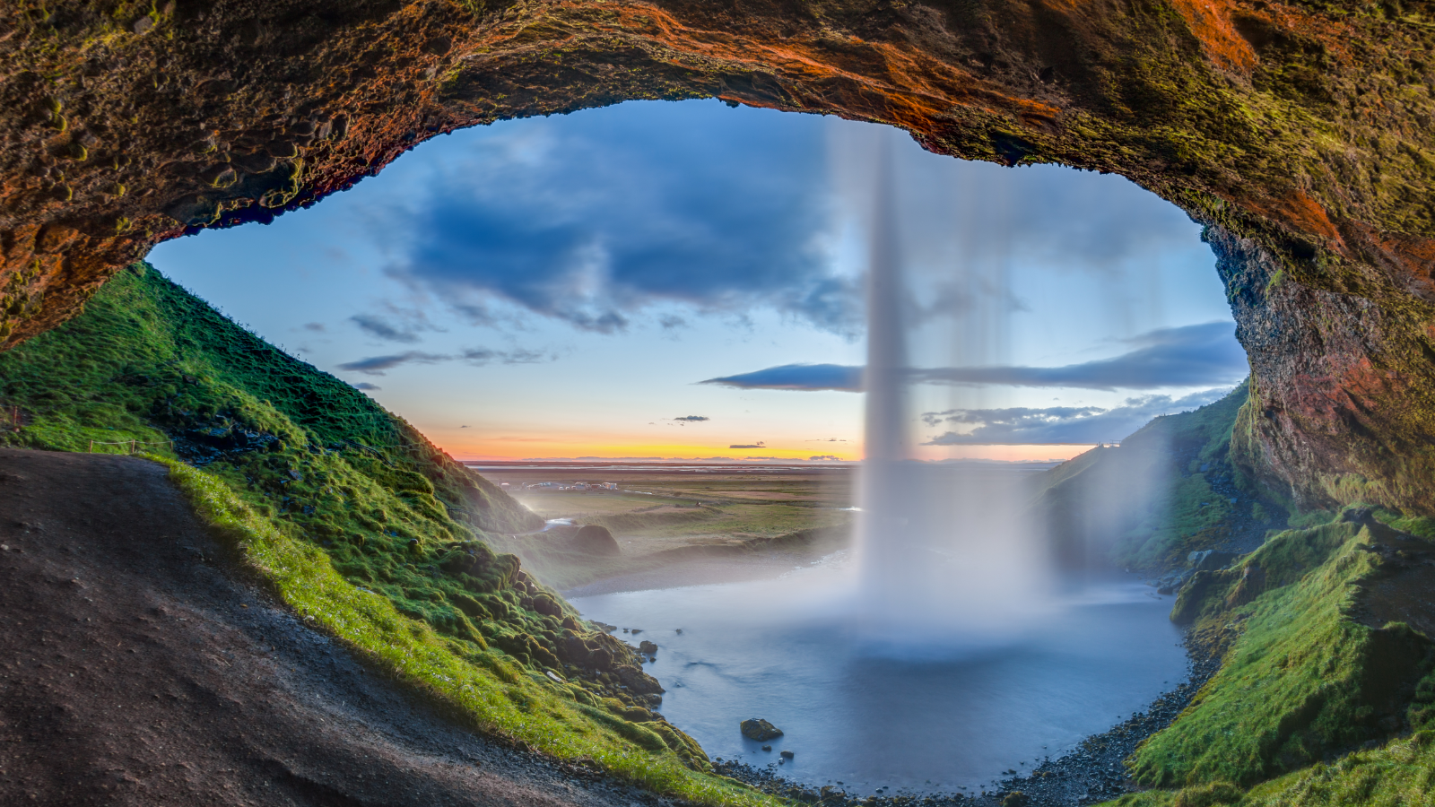 NGÀY 3: REYKJAVIK – CUNG ĐƯỜNG VÀNG VÙNG NGOẠI Ô – VIK (Ăn sáng/ trưa/ tối)