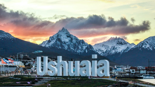 NGÀY 22: VỀ ĐẤT LIỀN - USHUAIA - NGHỈ NGƠI (Ăn sáng, trưa, tối)