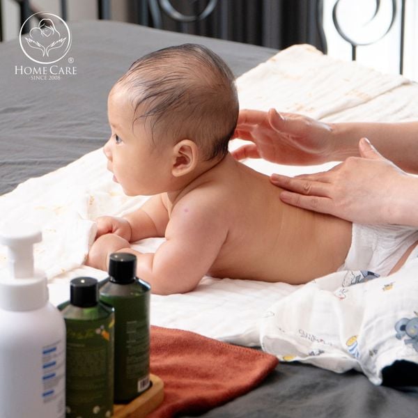 Massage Cho Bé Trước Khi Tắm: Nên Dùng Dầu Gì Và Massage Như Thế Nào?