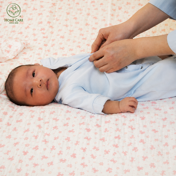 Mặc quần áo vừa đủ cho bé