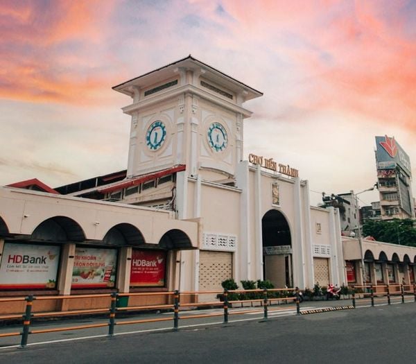 Chợ Bến Thành có gì? Kinh nghiệm tham quan, ăn uống và mua sắm