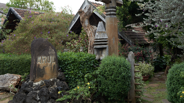 Hạnh ngộ ở Arul House