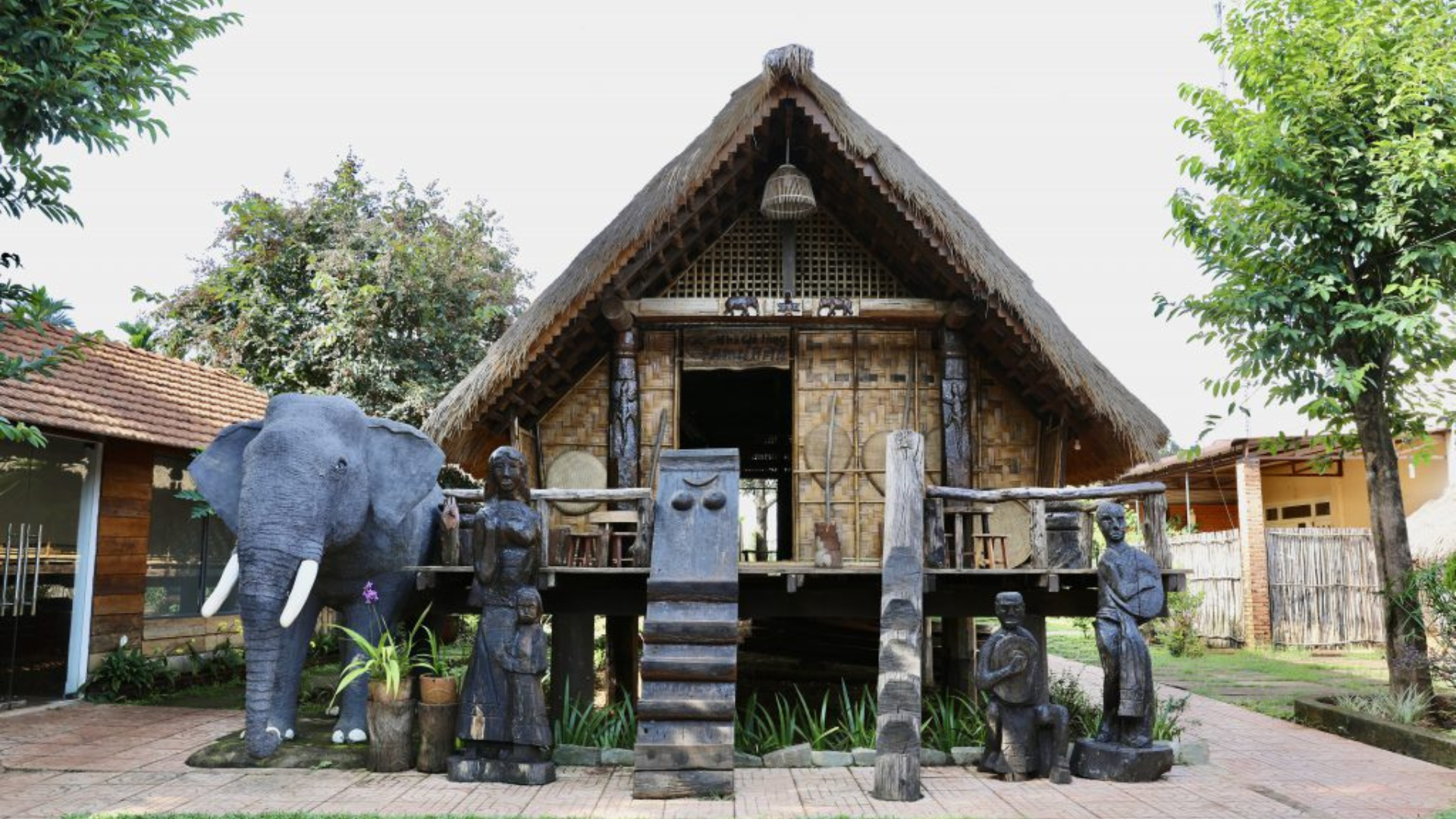 buôn làng trong phố