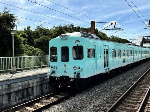 Công ty Đường sắt Đài Loan ra mắt chuyến tàu du lịch mang tên “Gió biển”