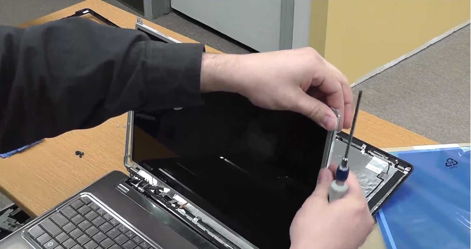 Thay màn hình laptop có độ phân giải cao: Có nên không?