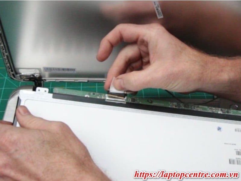 Bảng giá Thay cáp màn hình Laptop Chính Hãng mới nhất 10/2025
