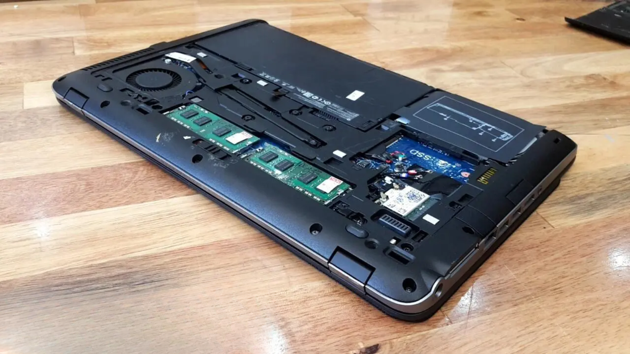 Dấu hiệu nhận biết vỏ mặt A HP EliteBook 840 cần thay mới