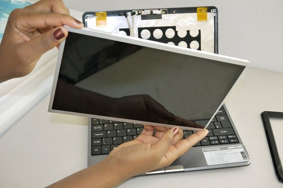Màn hình laptop điện tử