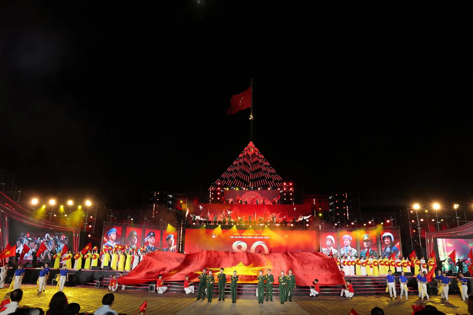 DƯỚI CỜ VINH QUANG