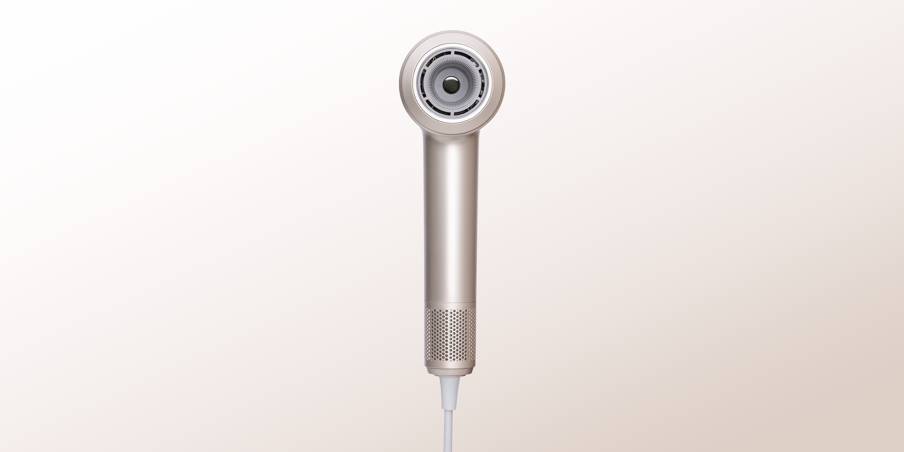 Titan với lớp phủ ánh kim