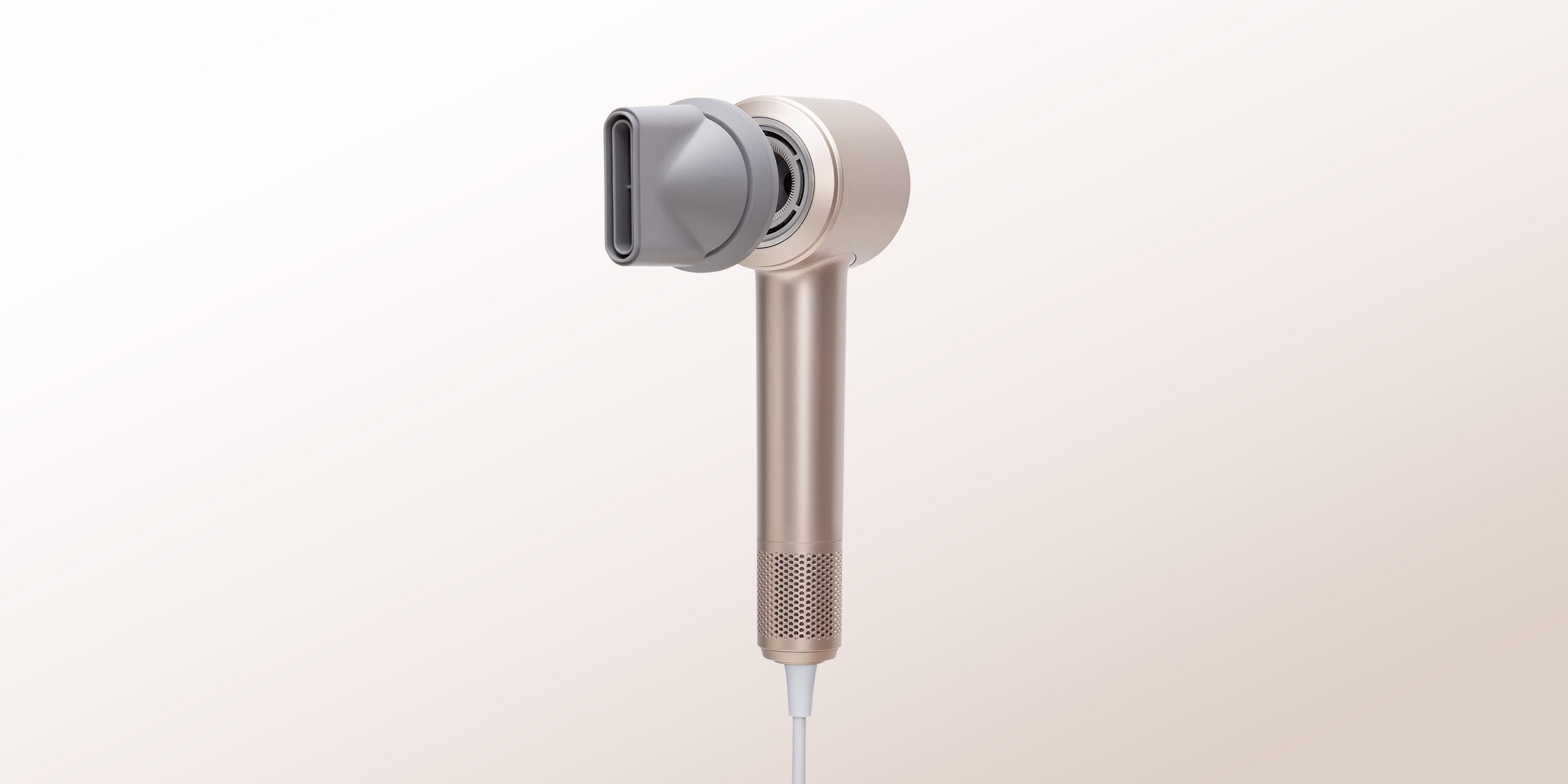 Titan với lớp phủ ánh kim