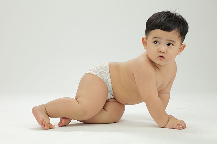 Khi nào nên ngừng quấn tã cho bé? Hướng dẫn từ chuyên gia