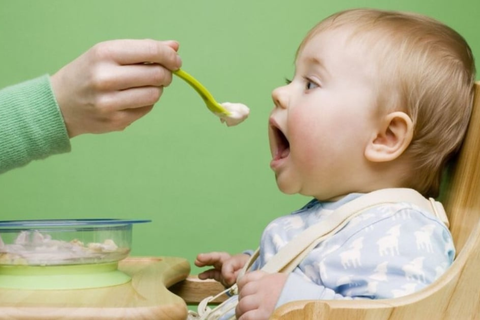 Mẹ Cho Bé 7 Tháng Tuổi Ăn Gì?