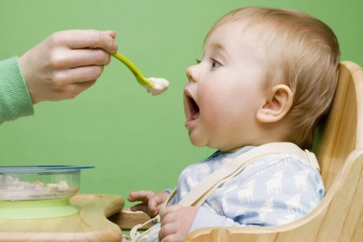 Mẹ Cho Bé 7 Tháng Tuổi Ăn Gì? Thực Đơn Ăn Dặm Siêu Hấp Dẫn
