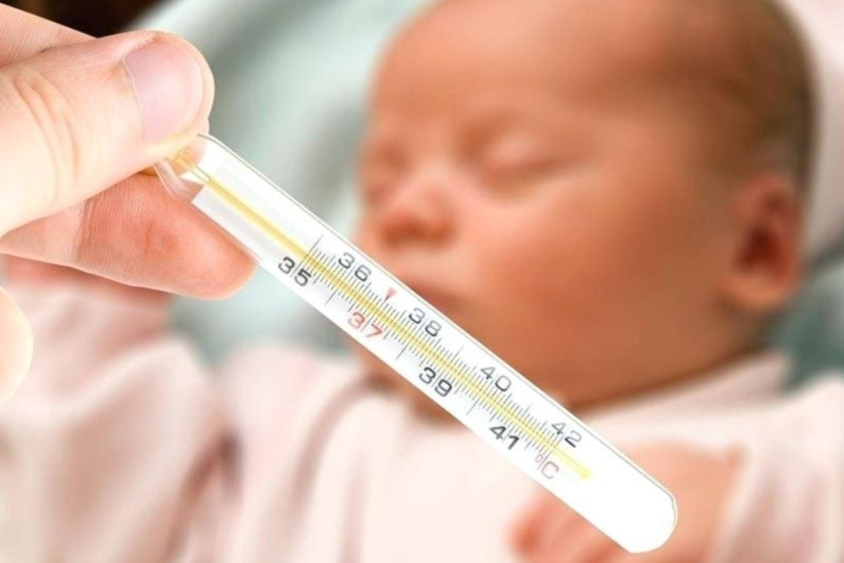 Dấu Hiệu Trẻ Sơ Sinh Bị Sốt? 4 Cách Hạ Sốt An Toàn Cho Trẻ