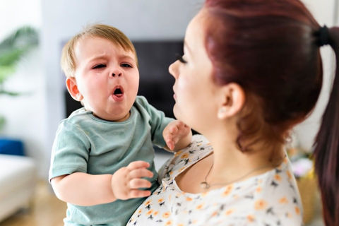 Trẻ Sơ Sinh Bị Ho: Ba Mẹ Đừng Xem Nhẹ! Nguyên Nhân & Cách Trị