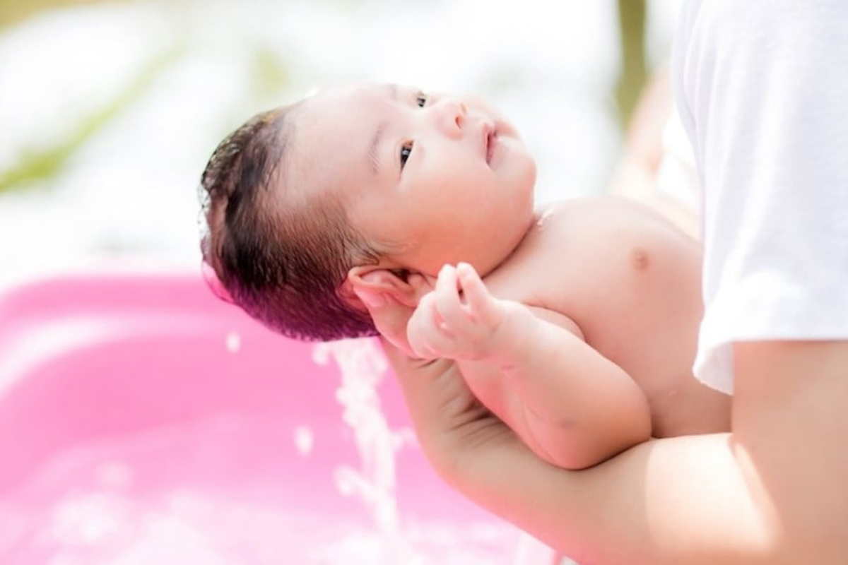 Thời Điểm Phù Hợp Tắm Cho Trẻ Sơ Sinh? Bao Lâu Tắm 1 Lần?