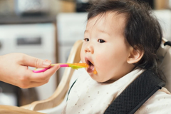 Thực Đơn Ăn Dặm Bé 7 Tháng Và Nhóm Chất Dinh Dưỡng Cần Thiết