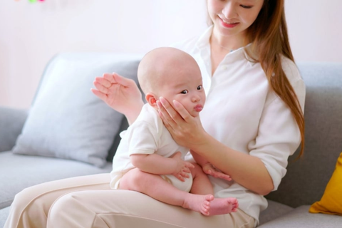 Vì Sao Trẻ Sơ Sinh Bị Ợ Hơi? 4 Cách Vỗ Lưng Giúp Trẻ Ợ Hơi
