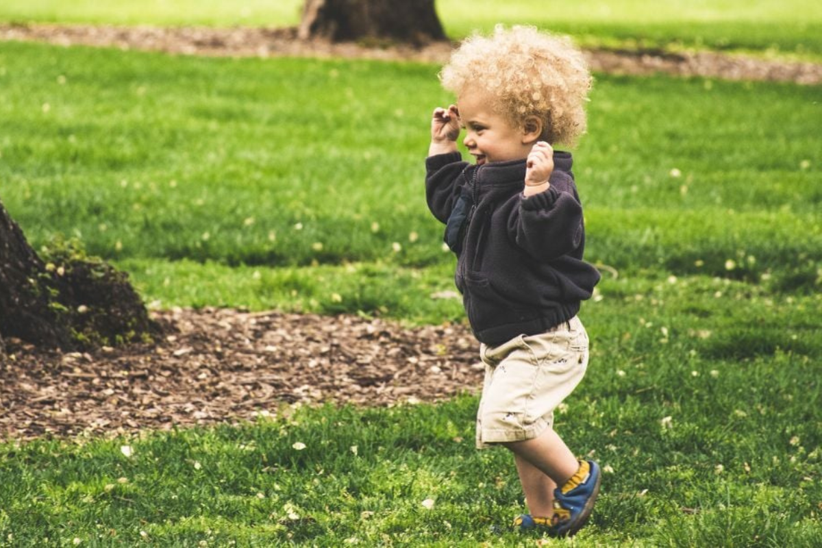 Chăm Sóc Trẻ Nhỏ Thật Khó - Và Ba Mẹ Có Thể Làm Gì Về Điều Đó