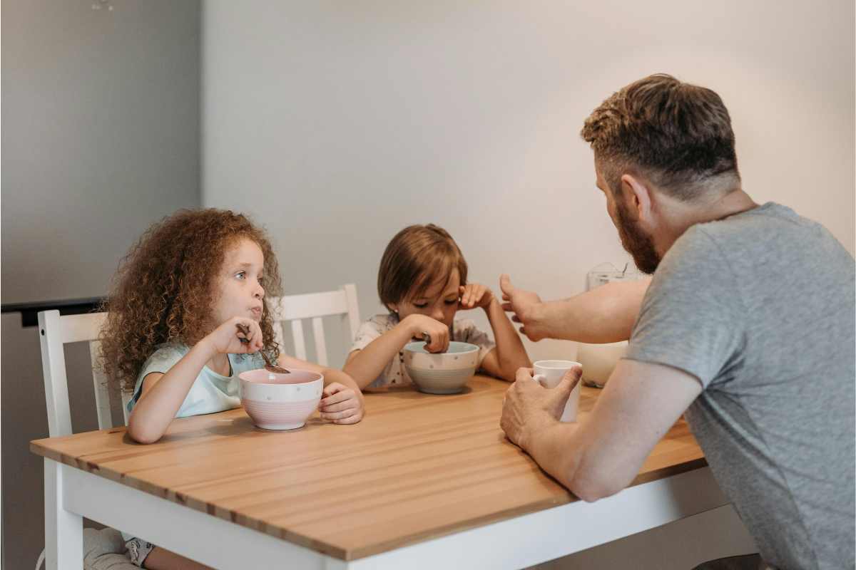 SOS Feeding là gì? Phương pháp giúp trẻ biếng ăn ăn uống nhẹ nhàng, không ép buộc