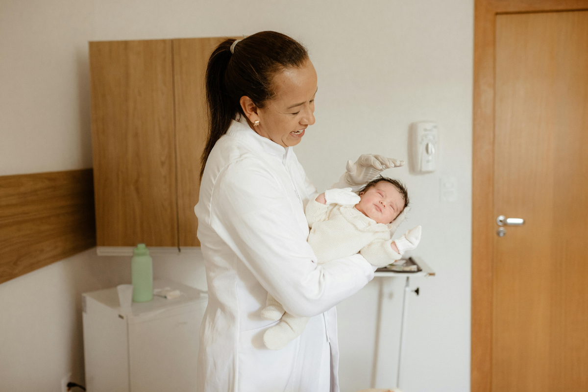 7 ngày đầu sau sinh mẹ cần làm gì để bé khỏe, mẹ nhanh hồi phục?