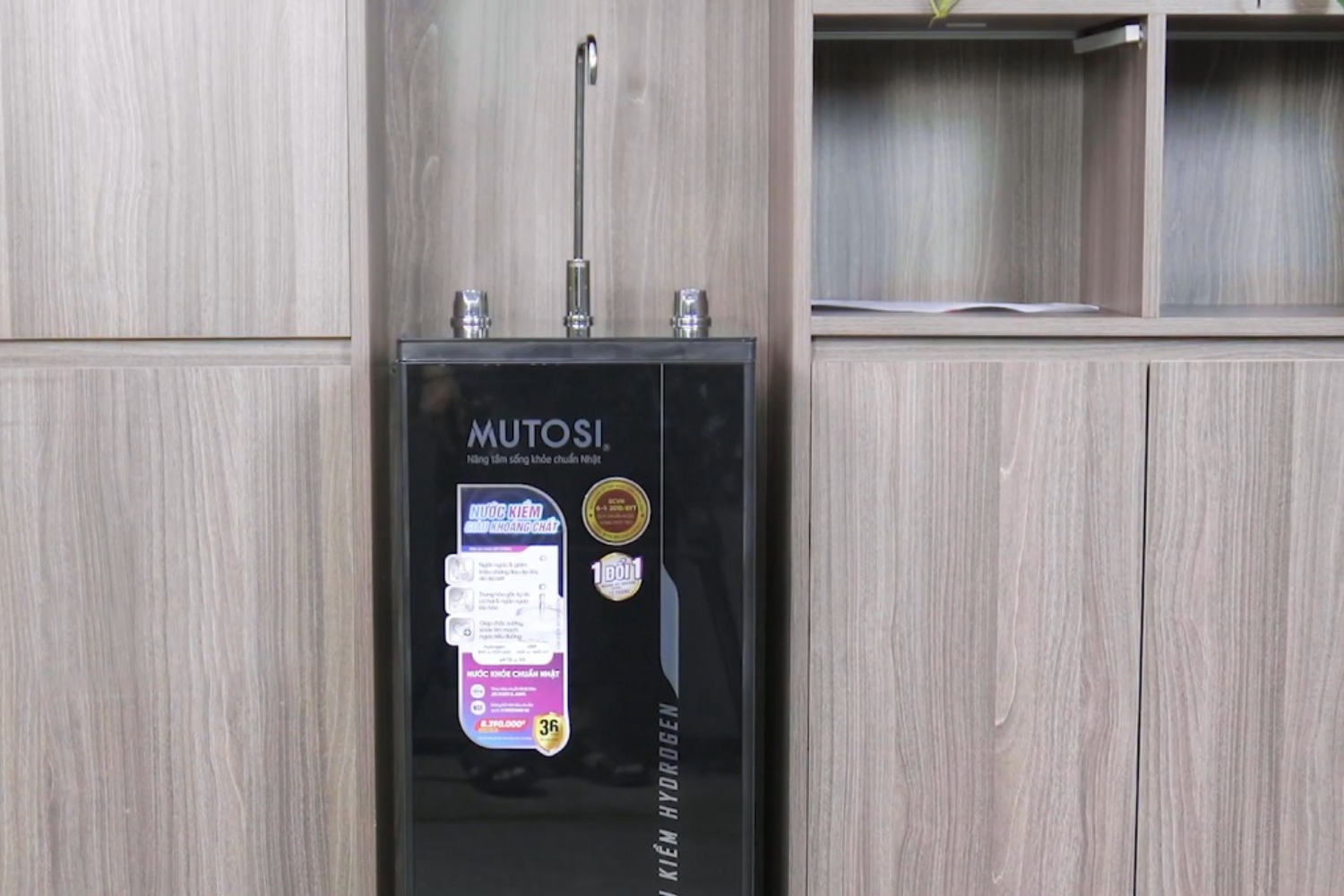 Máy lọc nước Ion kiềm Hydrogen Mutosi MP-S106H nổi bật với tủ đứng nhỏ gọn