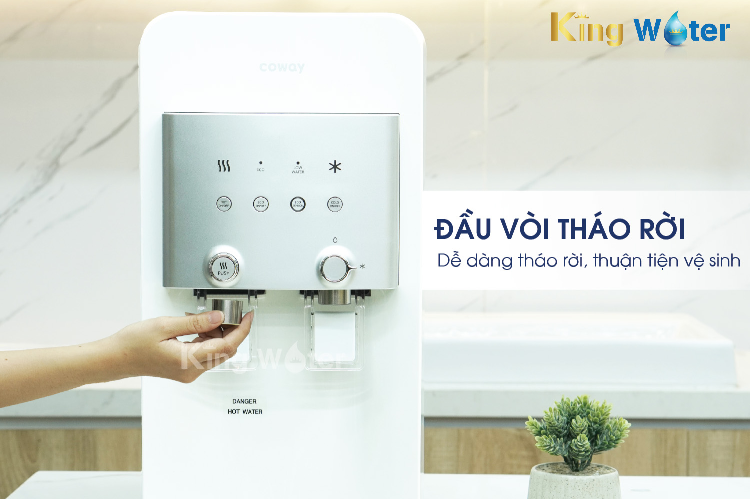 Đầu vòi làm từ kim loại cao cấp, dễ dàng tháo ra rửa vệ sinh