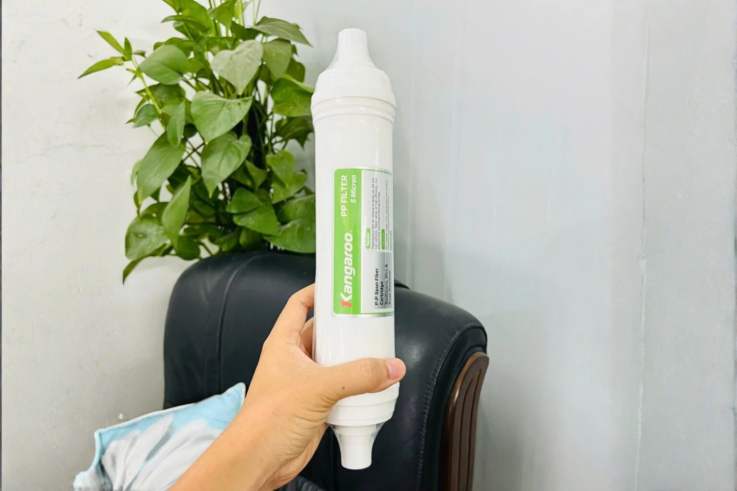 Lõi PP 5 micron được cấu tạo từ sợi polypropylene nén chặt, có nhiệm vụ giữ lại bùn đất