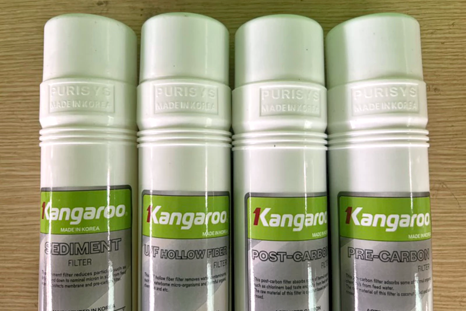 Trên thân lõi luôn có logo Kangaroo được dập nổi sắc nét, không mờ nhòe