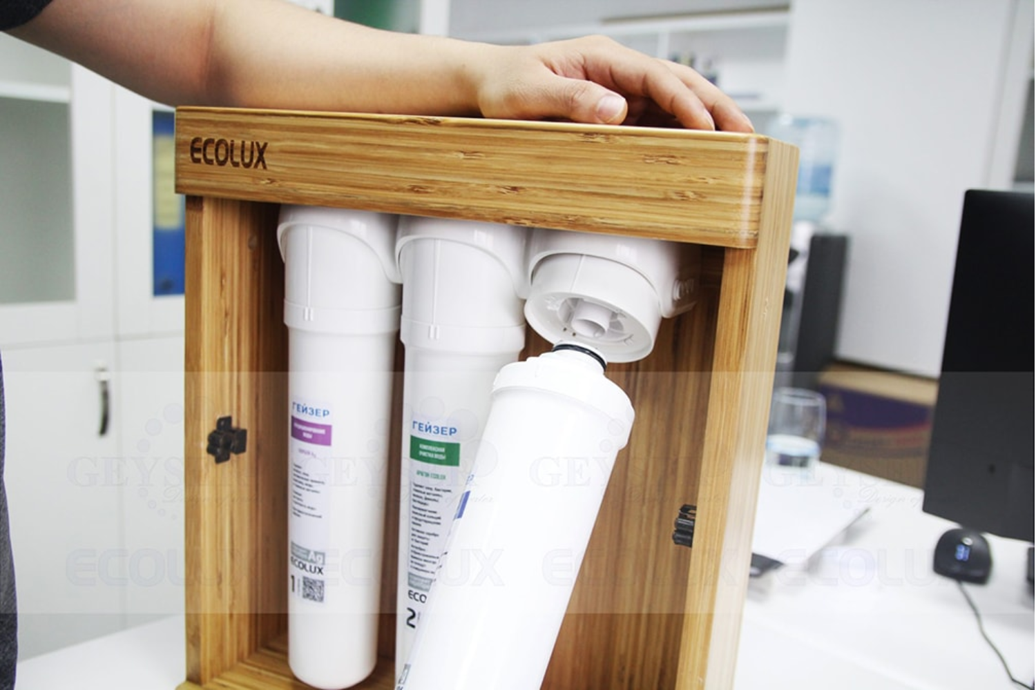 Thiết kế máy lọc Geyser Ecolux A hiện đại, thẩm mỹ cao và nhỏ gọn