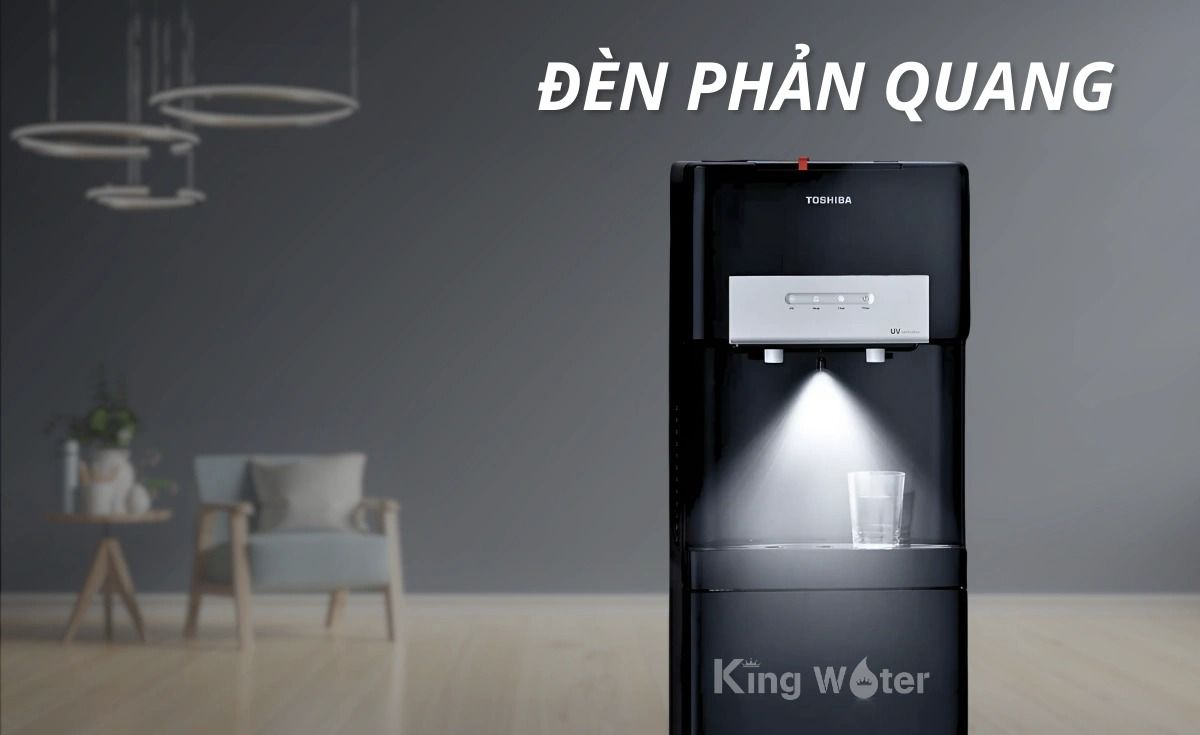 Hệ thống đèn phản quang được tích hợp tại khu vực lấy nước hỗ trợ người dùng xác định vị trí