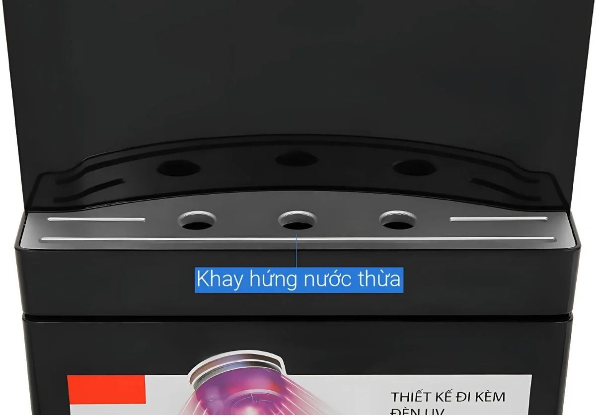 Khay chưa nước thừa giữ khu vực xung quanh máy luôn khô ráo