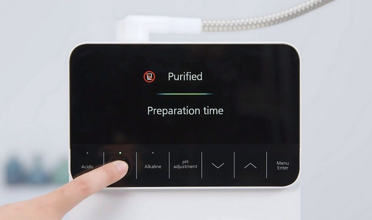 Panasonic TK-AS700 khéo léo ẩn nút nhấn vào bề mặt của máy nhằm tạo nên một diện mạo hiện đại hơn