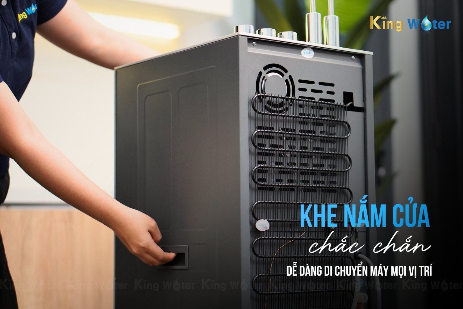 Khe nắm cửa chắc chắn, dễ dàng di chuyển máy mọi vị trí