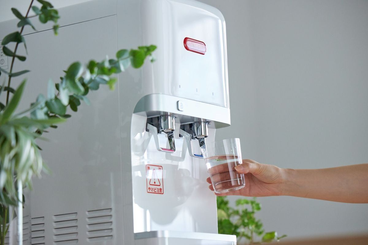 Máy lọc nước nóng lạnh linh hoạt sử dụng 2 nguồn nước tiện lợi