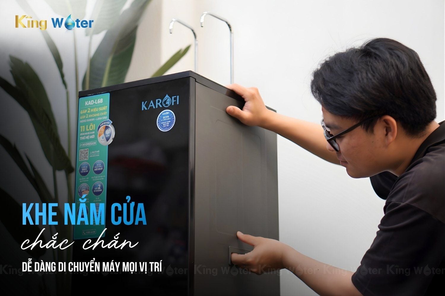 Máy lọc nước Karofi KAD-L68 trang bị khe nắm cửa chắc chắn, dễ dàng di chuyển máy