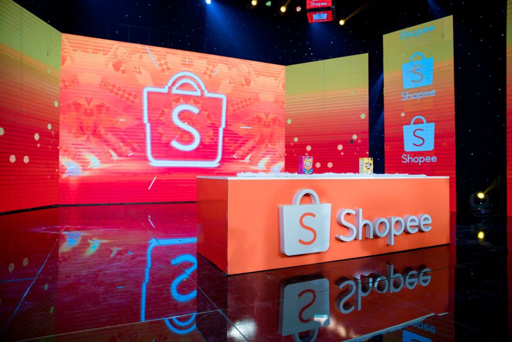 Bắt Trọn Siêu Sale: FEELING MEDIA Chụp Hình Khởi Tạo Năng Lượng Cho Shopee Cùng Dàn Sao Khủng!