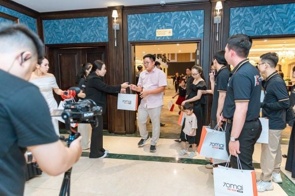 Ghi hình khách tham dự tại sự kiện 70mai