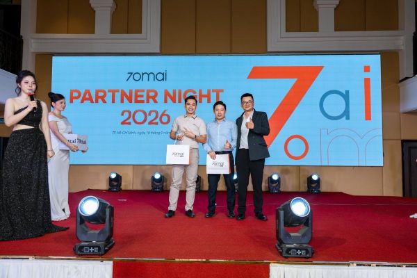 Khoảnh khắc trao quà tại sự kiện 70mai