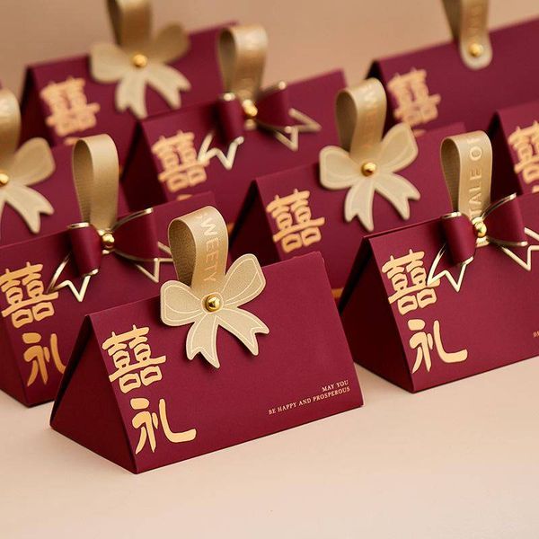 Gợi ý quà cảm ơn gia đình hai bên sau cưới: Trọn vẹn nghĩa tình, gửi trao tâm ý