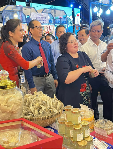 YẾN SÀO NGỌC MINH TẠI LỄ HỘI CUA CÀ MAU – TP.HCM