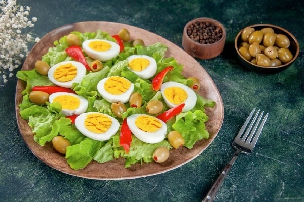 Bệnh mỡ máu cao có ăn trứng được không?