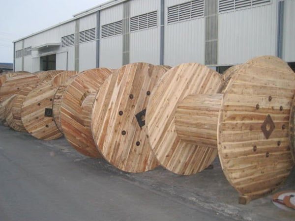Bobbin Gỗ Có Chịu Được Cuộn Cáp Trọng Lượng Lớn Không?