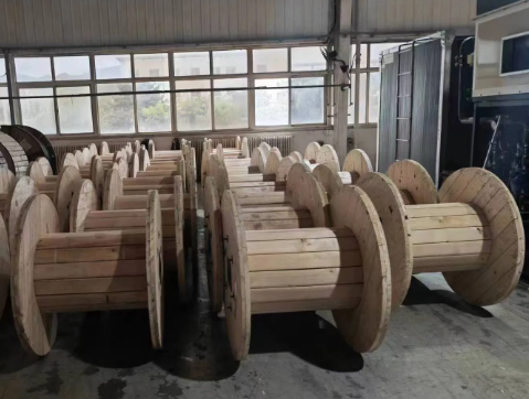 Bobbin Gỗ Quấn Dây Cáp Giải Pháp Bảo Vệ Cáp Khi Vận Chuyển