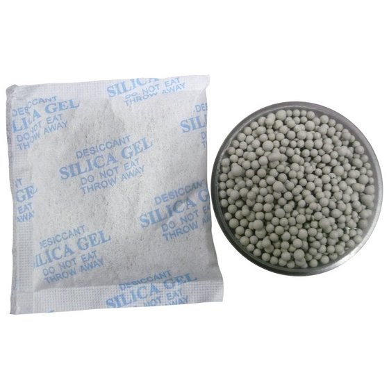 Gói Hút Ẩm Clay Desiccant Là Gì? Có Tốt Không?