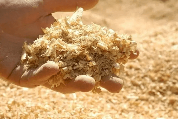 Mùn Cưa Hút Dầu Mỡ Trong Nhà Máy Hiệu Quả và Thân Thiện Môi Trường