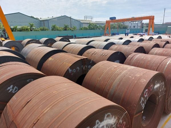 Vì Sao Cuộn Thép Vẫn Bị Rỉ Dù Đã Dùng Màng VCI?