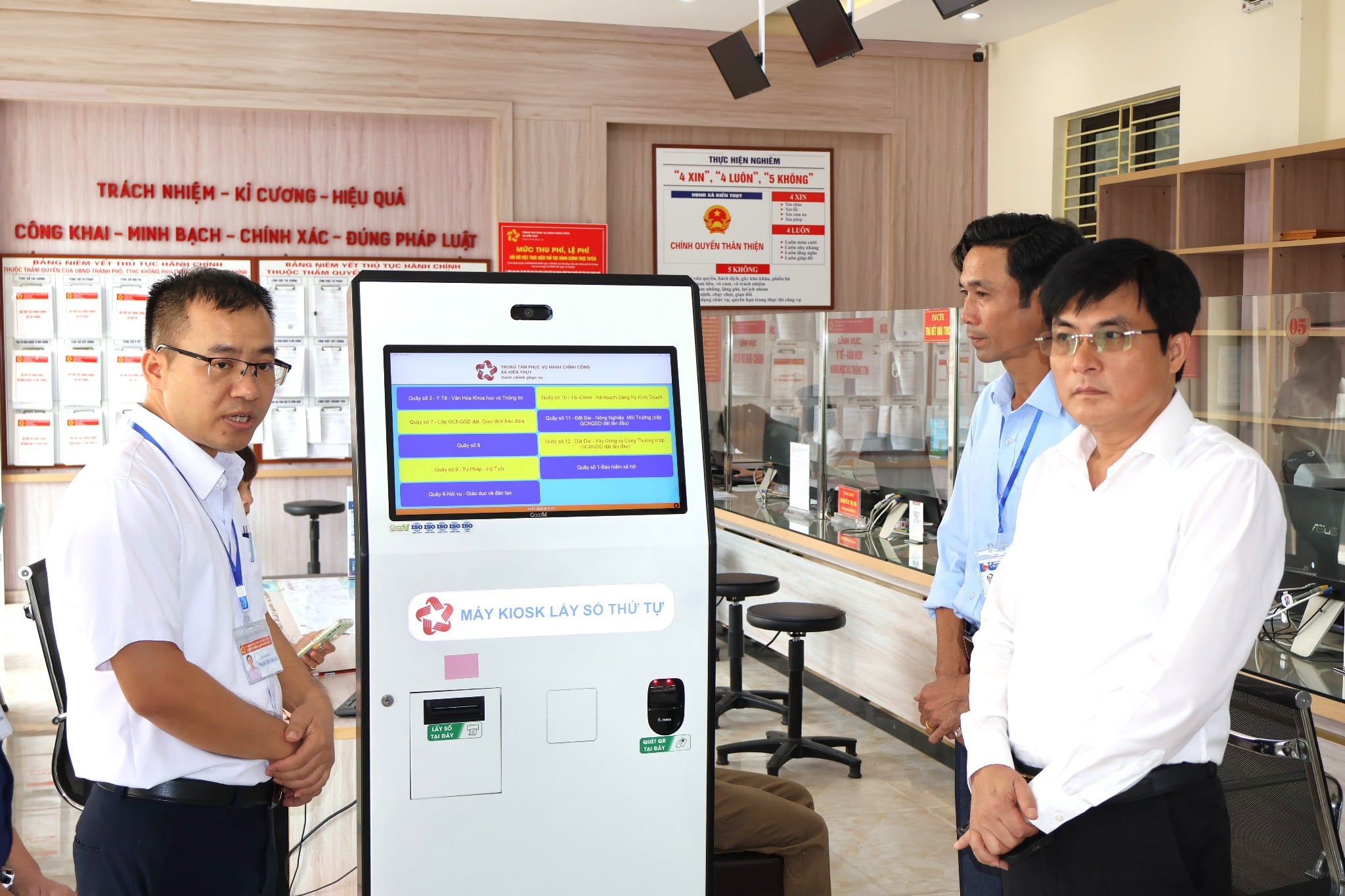 Triển Khai Kiosk Dịch Vụ Công Tại Xã Kiến Thụy
